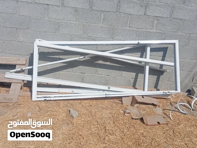 ابواب المنيوم تصلح لدورات المياه مع الفريمات العدد 4 ابواب مستخدمات فتره بسيطه