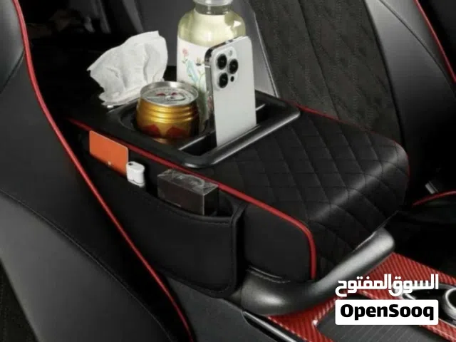 مسند يد جلد مطرز ومريح وحامل للهاتف وايضاً حامل للمناديل والجيوب مثل ماوضح بالصور متوفر جميل الالوان