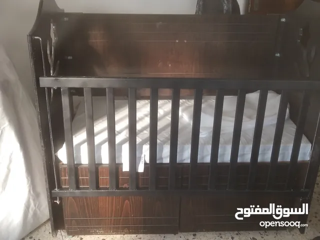 سرير اطفال .(مهد).