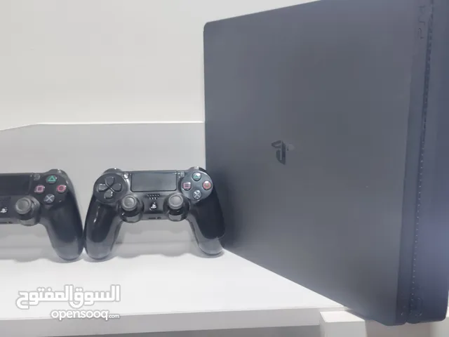 بليستيشن 4 ما مفتوح ولا مصلح بجميع ملحقاته مع يدتين اصليات والعاب بقيمة 150 دولار