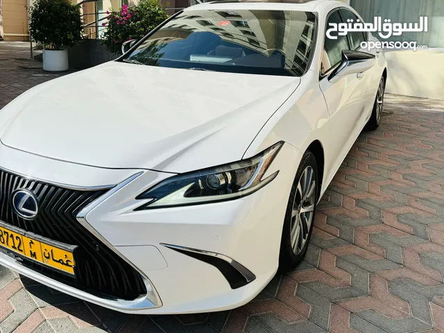 Lexus ES 300 Hybrid 2019 Gcc Car low km free Accident