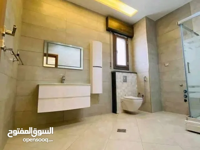 570 m2 5 Bedrooms Villa for Sale in Tripoli Ain Zara