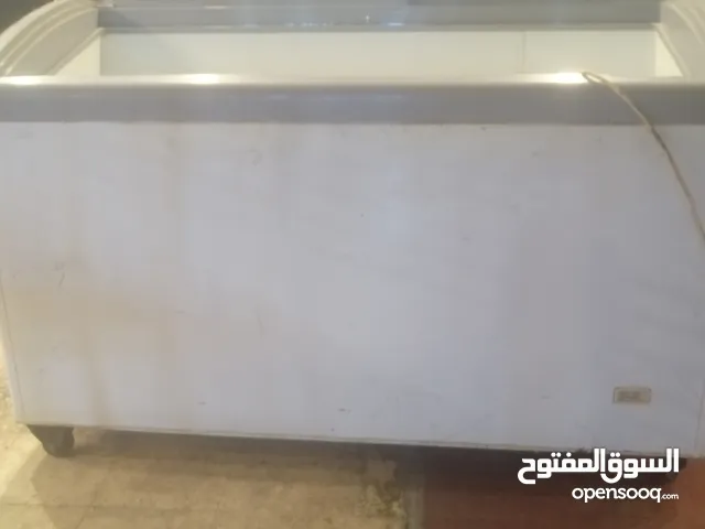 فريزر أمريكي مستعمل بحاله ممتازه شغال 100 ٪ زي مهو بالصور