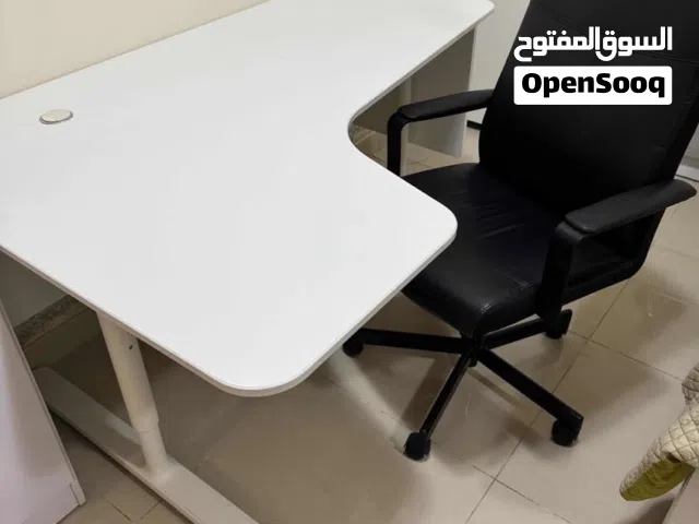 طاوله العاب او مكتب للبيع ب  200 وقابل للتفاوض
