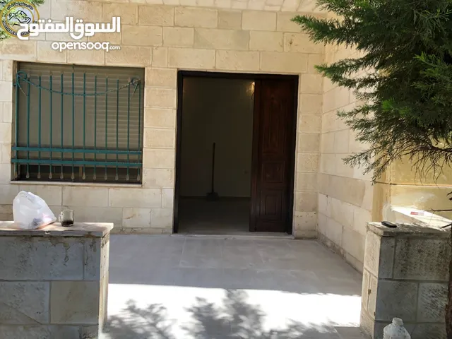 شقة أرضية مميزة للبيع في أم السماق 230م مع حديقة وترسات 200م