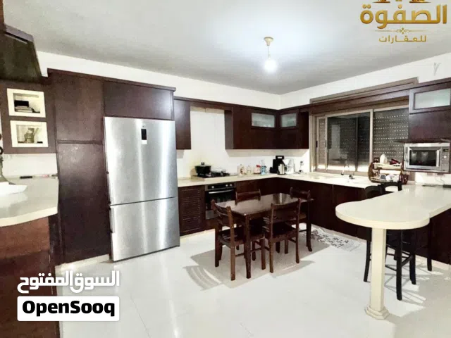 شقه مميزة للبيع عين مصباح موقع مميز قرب الكلية الاهليه