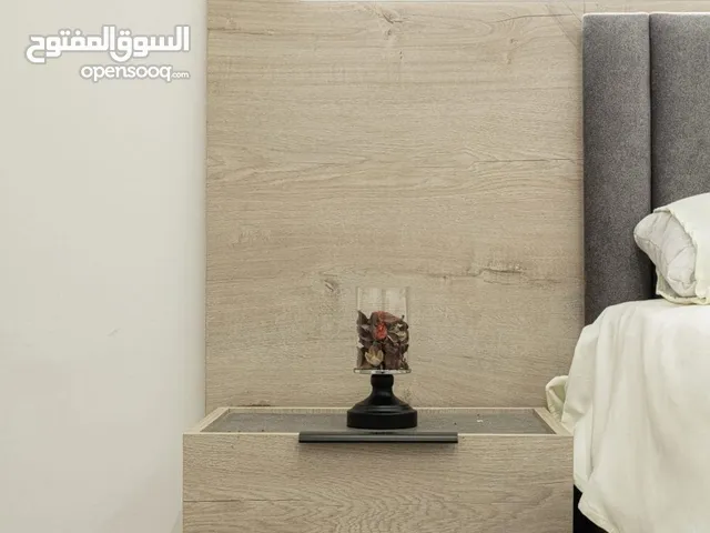 نحن شركه تصنيع اثاث المطلوب ممول خمات وآلات  لزياده الانتاج .خارج مصر أو داخله