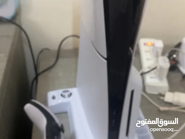 قاعدة ps5 مع كرتونتها
