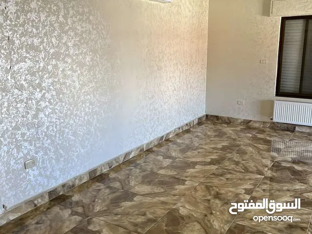 حي الصحابه في منطقه رجم عميش الطابق الثاني مع مصعد