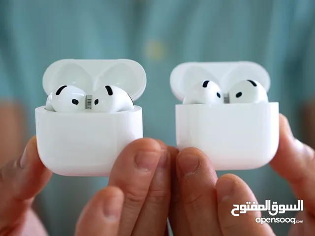Airpods 4 and 3
