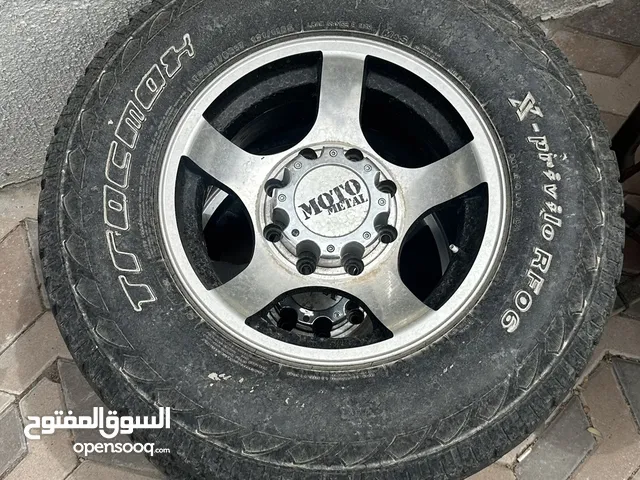 4 رنقات moto metal مع توايرهم - حالة الرنقات ممتازه كانت راكب على سييرا HD - 8 براغي