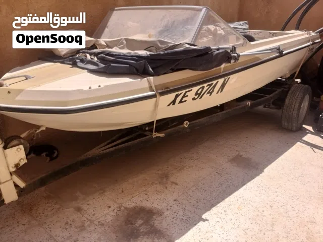 قارب نزهة نظيف لاقوه الا بالله مسجل بالكتيب القارب كراسي انظاف فرشة ارضيه