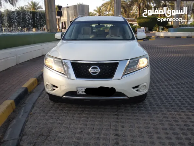 Nissan Pathfinder 2015 in Hawally