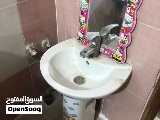 مغسلة وتواليت غربي للطفل