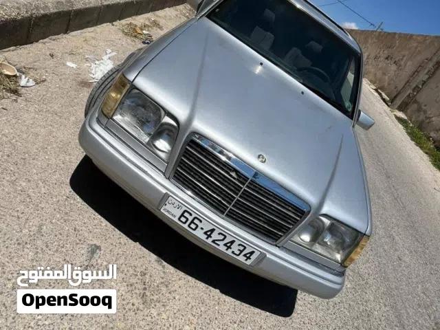 1995 مرسيدس بنز الفئة-E E 200