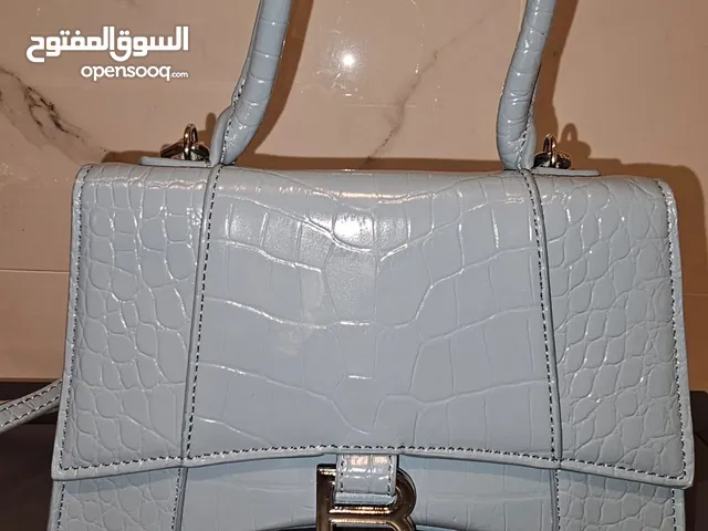 حقائب يد واحذية مميزة للبيع بسعر مغري