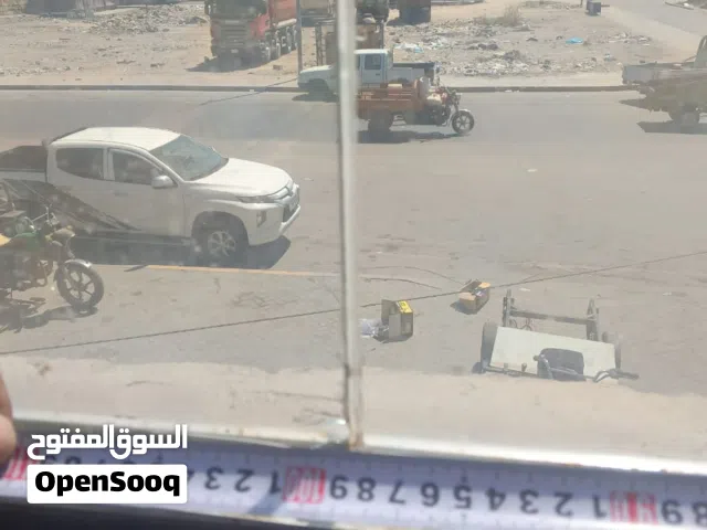 اعلان مهم لاصحاب الاختصاص وعلى باب الله متوفر زجاج 8 ملم