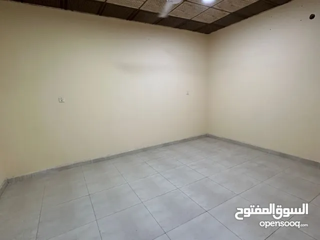 300 m2 5 Bedrooms Townhouse for Rent in Basra Other