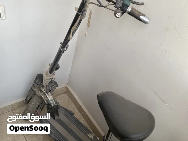 اسكواتر كهربها مستعمل استعمل خفيف  ومعه الشحن بتعو وكل حاجتو بيمشي 60كلو في الشحنه