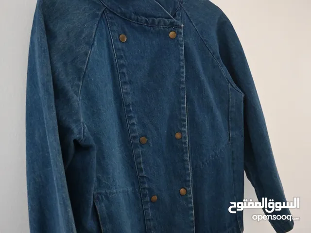 STYLISH AMERICAN DENIM JACKET WITH UNIQUE COLLAR.