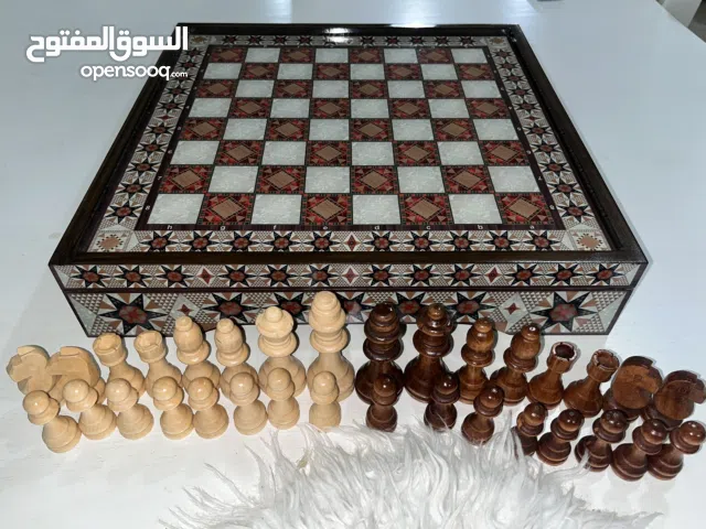 طاولة شطرنج صناعة خشب فاخر ( جديد )