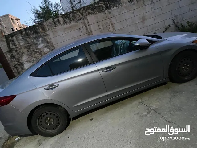 For sale Hyundai Elantra 2017 like brand new