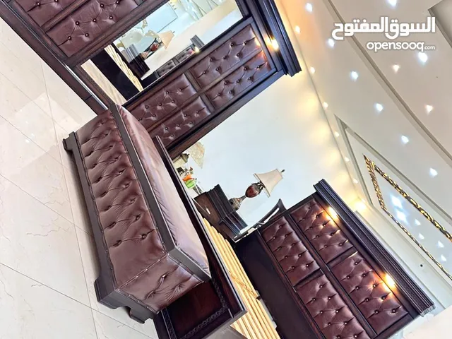 خزانه طابقين مع غرفة نوم ماستر