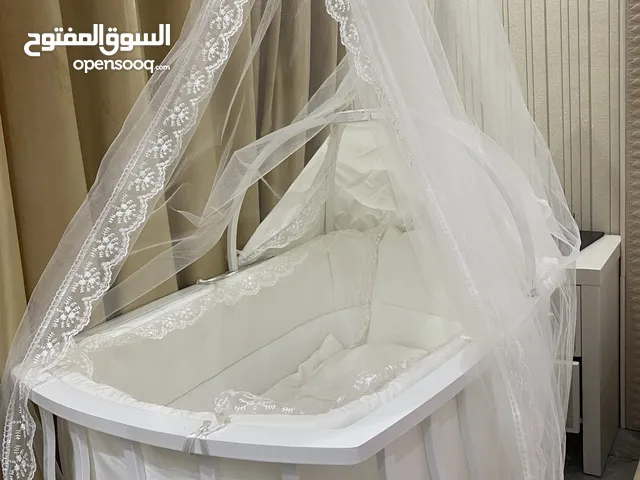 سرير اطفال مستخدم فتره بسيطه جدا شبه جديد