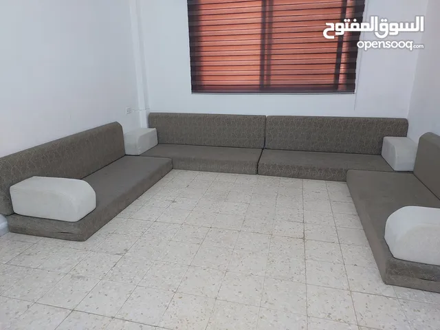 فرش عربي تفصيل للبيع بداعي السفر قابل للتفاوض بشي بسيط