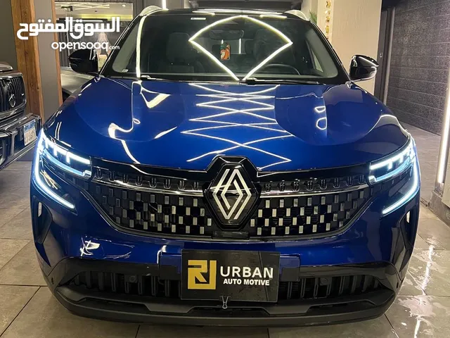 سيارة رينو أوسترال 2025، ثالث فئة إيكونيك، معدلة لتلبية احتياجاتك في القيادة العصرية والمريحة.