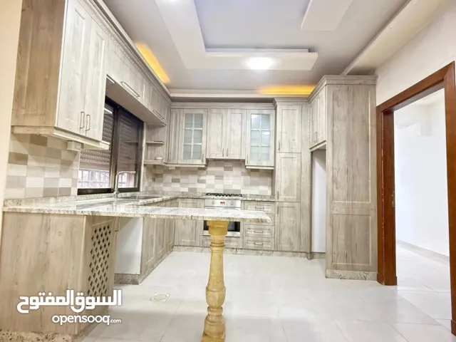 شقه مميزة للبيع في الطيرة رام الله طابق شبه ارضي