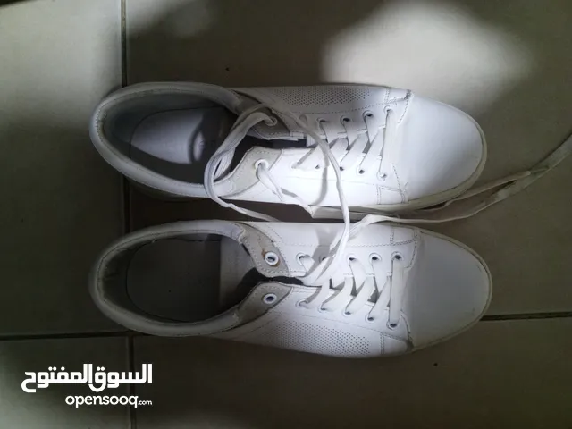 41 Sport Shoes in Amman