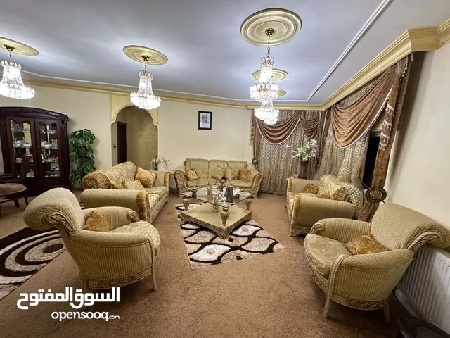 250 m2 5 Bedrooms Apartments for Sale in Irbid Hay Al Zohoor