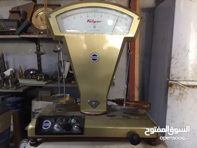 ميزان ذهب بحالة ممتازة ولون مميز