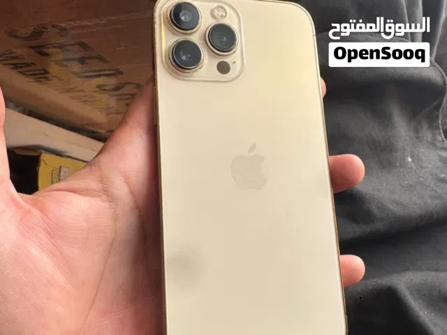 will sell it or exchange it for a Samsung or Apple phone.”سأبيع أو أبدّل مع سامسونج أو آبل