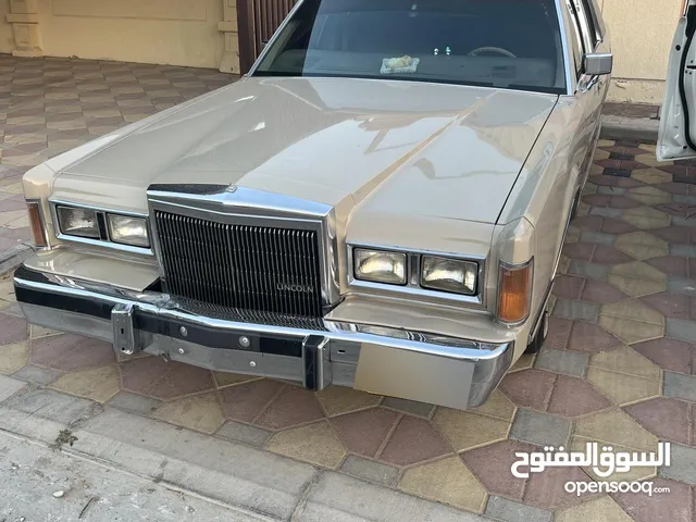 Used Lincoln Town Car in Ajman