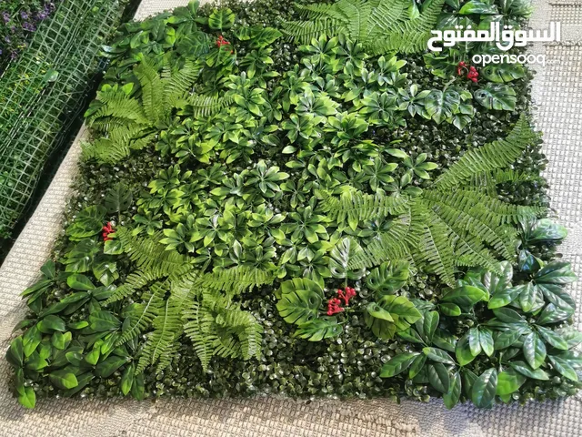 بلاطات عشبية جداريات سياج عشبي للحدائق اشجار تحاكي الطبيعة ارضيات جلد بفات خشب سويد تفصيل شجر صناعي