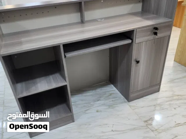 يتوفر مكاتب احجام واشكال متنوعة وباسعار مناسبة جدا