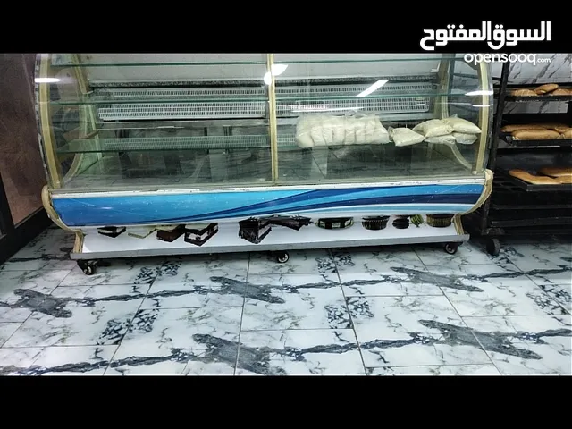 تلاجة عرض شبه جديدة