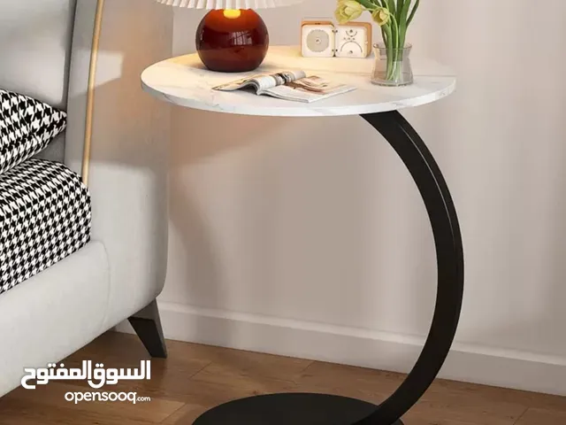 استمتع بالراحة والجمال مع طاولة جانبية مستديرة على شكل حرف C، الحل المثالي لكل مكان!