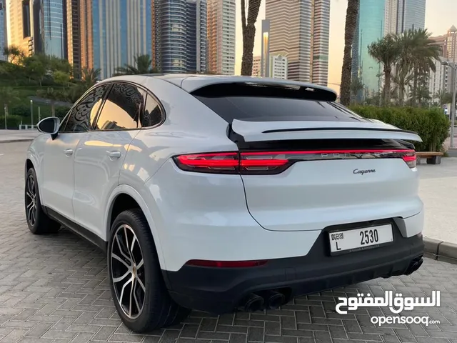 SUV Porsche in Dubai