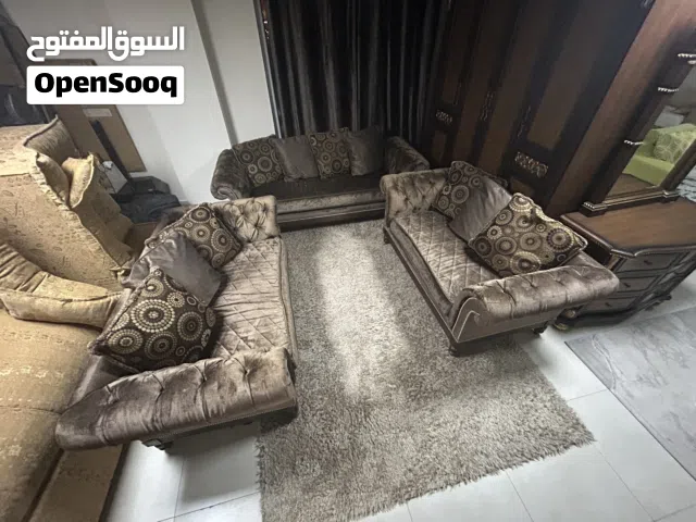 مفروشات مستخدمة