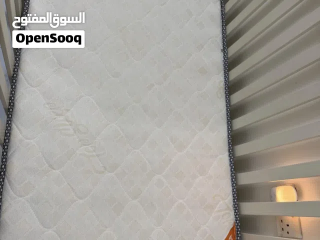 سرير اطفال شبه جديد