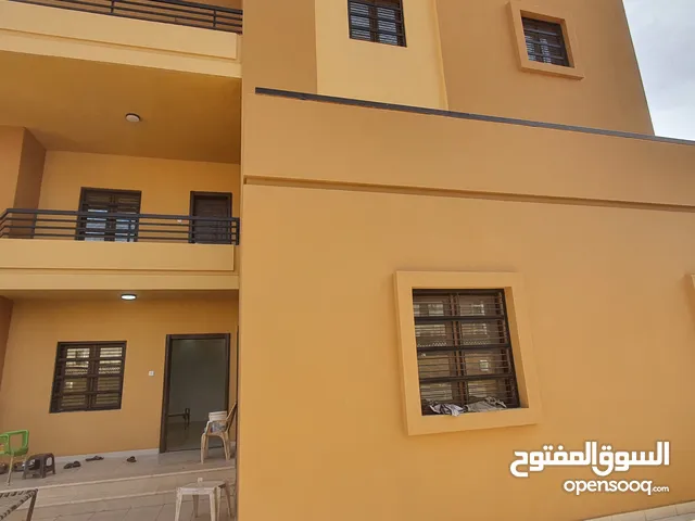عمارة 3 طوابق بالمجاهدين للبيع