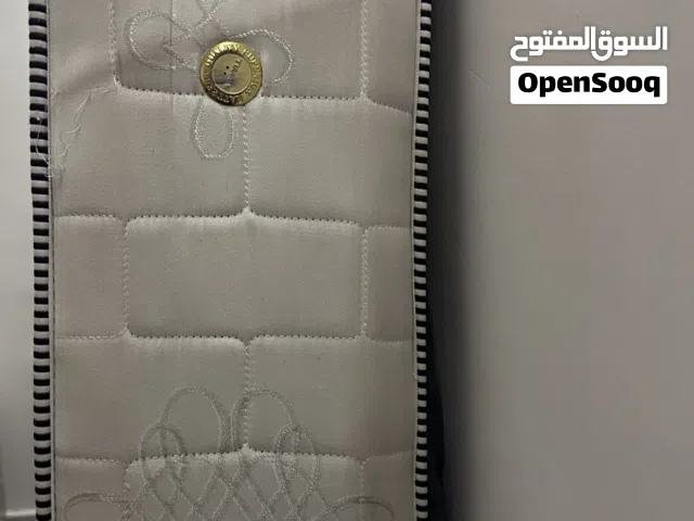 فرشة مزوج بحالة جيدة جيداً