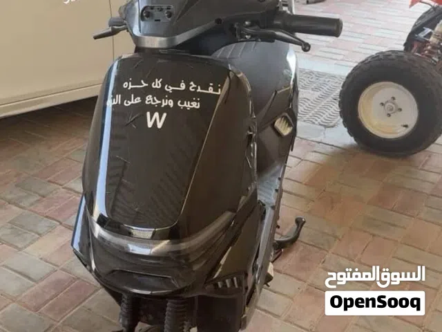 سكوتر كهربائي 1500W 72V 20 Ah