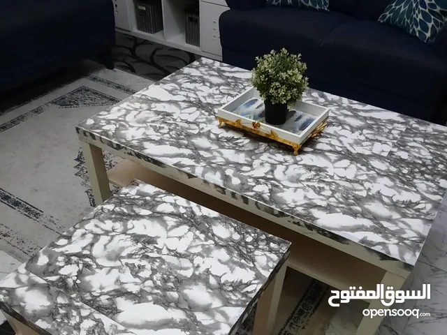 طاولات من ايكيا مستعمله للبيع مع كنبه من ديموس بحاله جيده جدا White Sofa And Ikea Tables