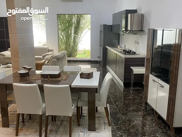 500m2 5 Bedrooms Villa for Sale in Tripoli Salah Al-Din