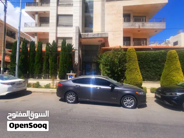 شقه فاخره للبيع في الجاردنز
