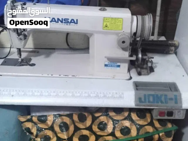 ماكينة خياطة سنجر وواحدة اوفر 4فتلة